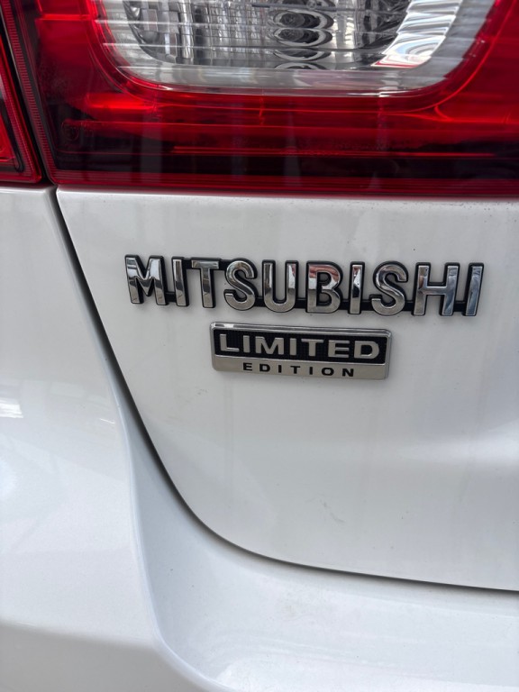 2019 Mitsubishi Outlander Image 16