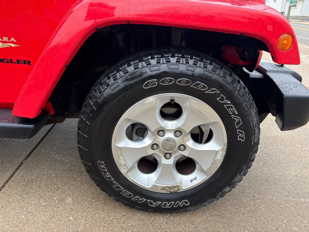 2013 Jeep Wrangler Image 13