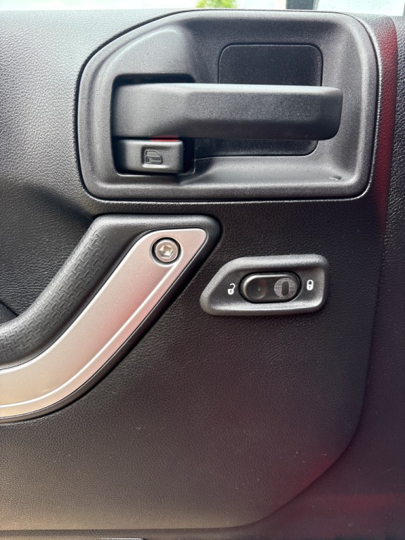 2013 Jeep Wrangler Image 22