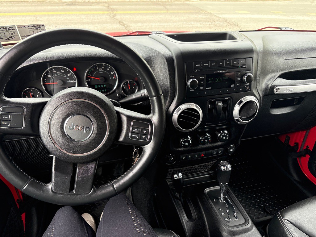 2013 Jeep Wrangler Image 24