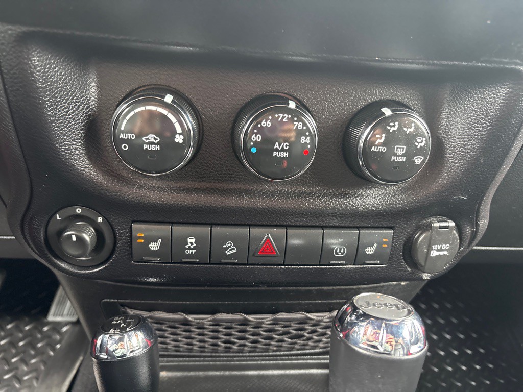 2013 Jeep Wrangler Image 29