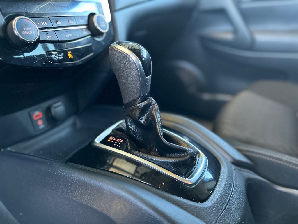 2017 Nissan Rogue Image 10