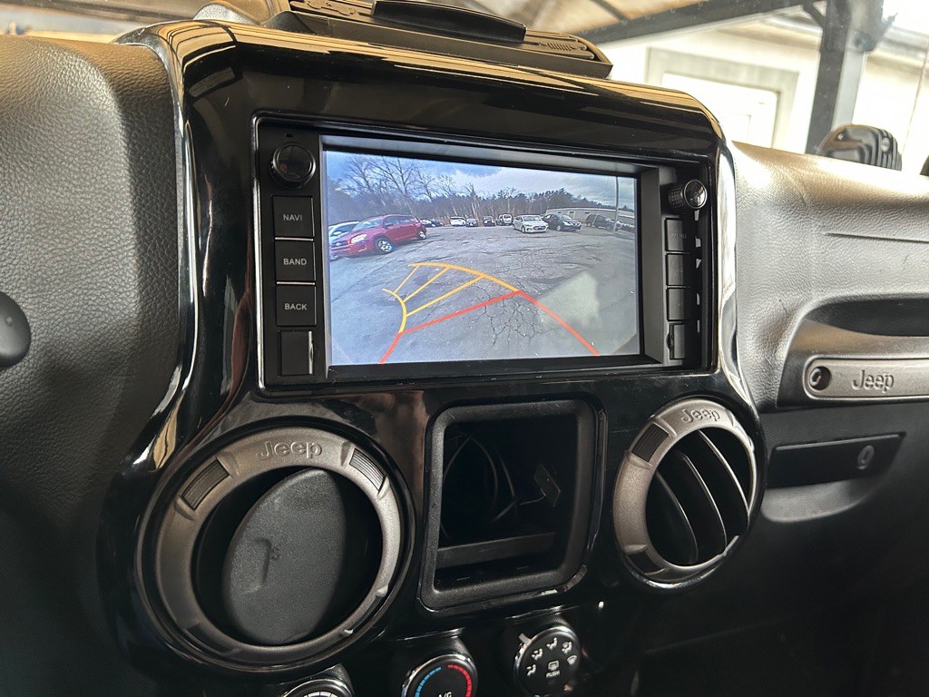2013 Jeep Wrangler Image 11