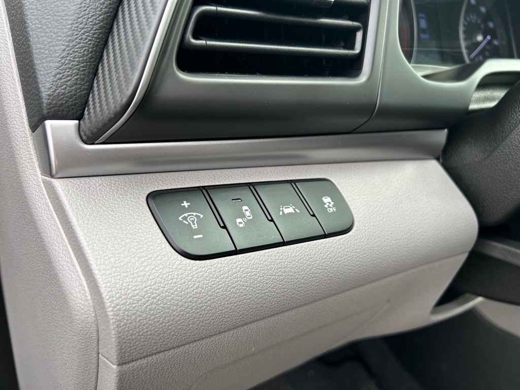 2019 Hyundai Elantra Image 9