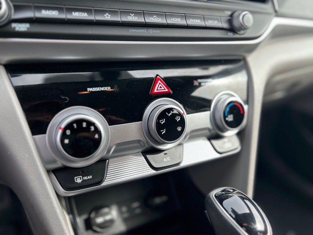 2019 Hyundai Elantra Image 12