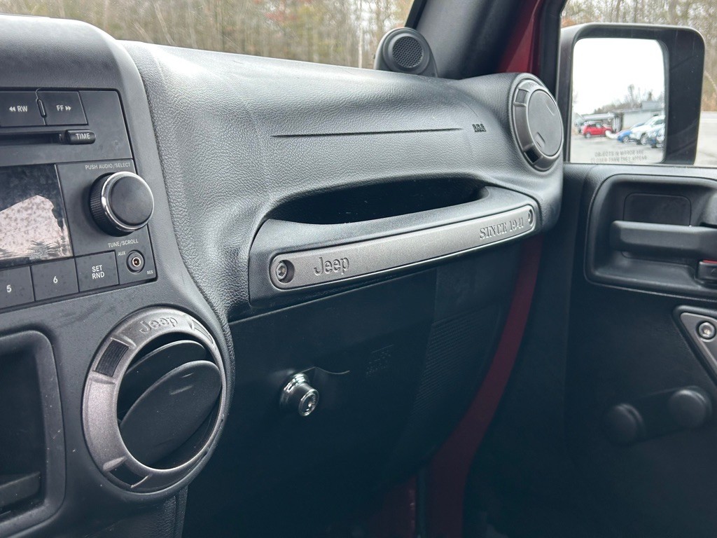 2012 Jeep Wrangler Image 13
