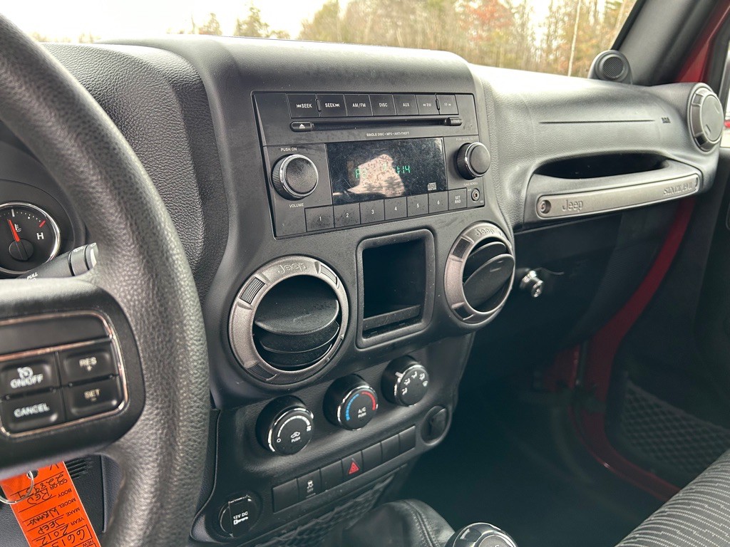 2012 Jeep Wrangler Image 14