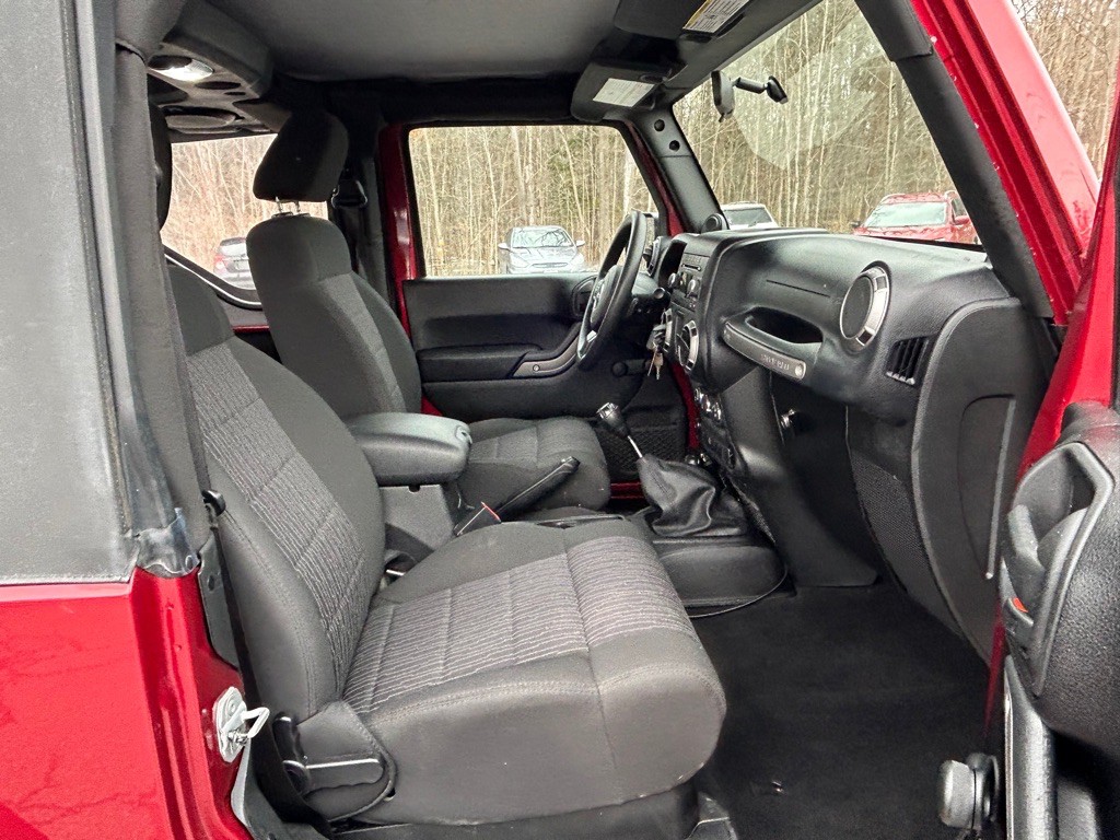 2012 Jeep Wrangler Image 16
