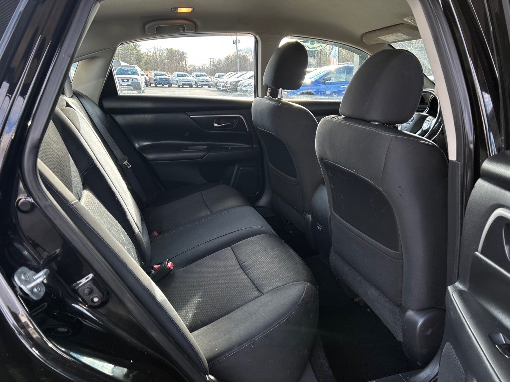 2017 Nissan Altima Image 9