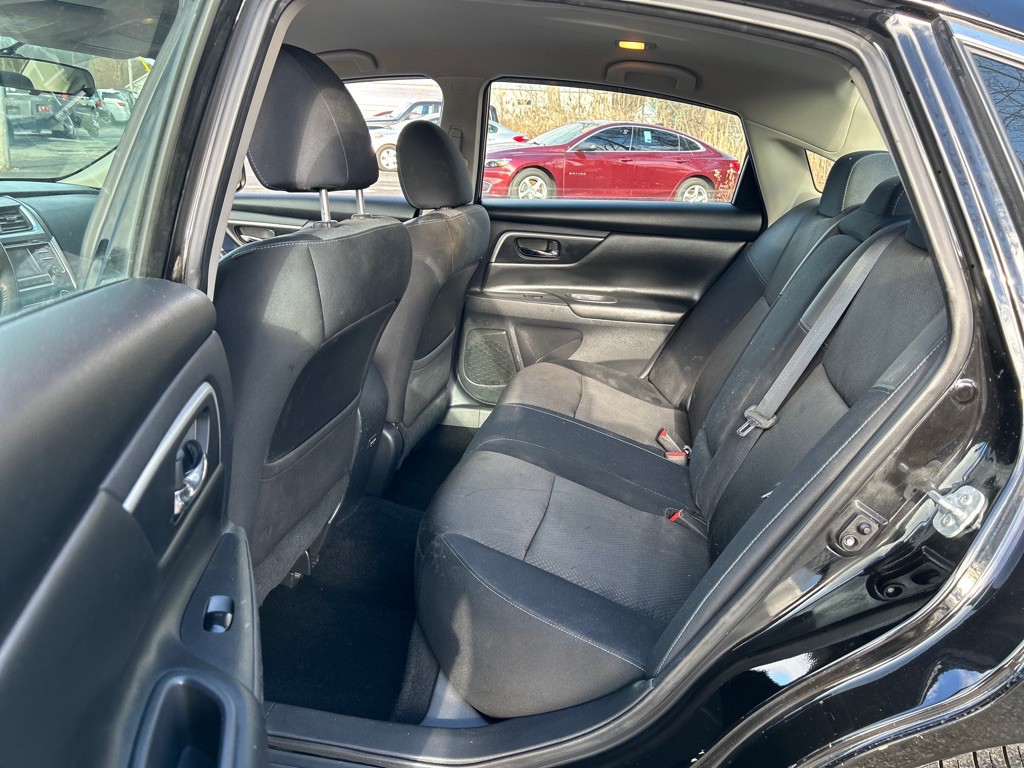 2017 Nissan Altima Image 10