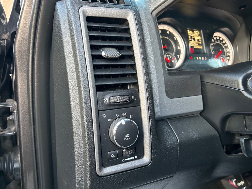 2016 RAM 1500 Image 9