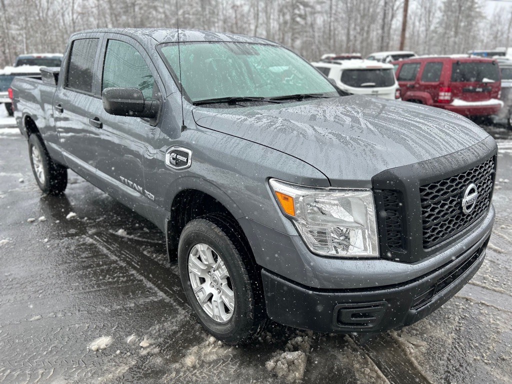 2017 Nissan Titan Image 2
