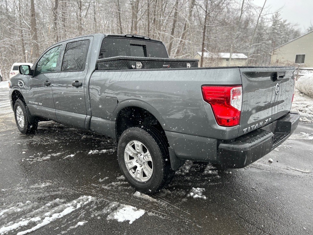 2017 Nissan Titan Image 3