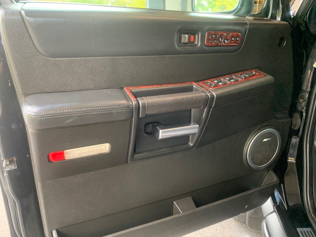 2005 HUMMER H2 Image 13