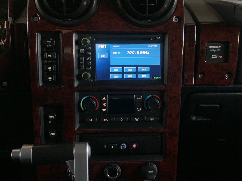 2005 HUMMER H2 Image 17