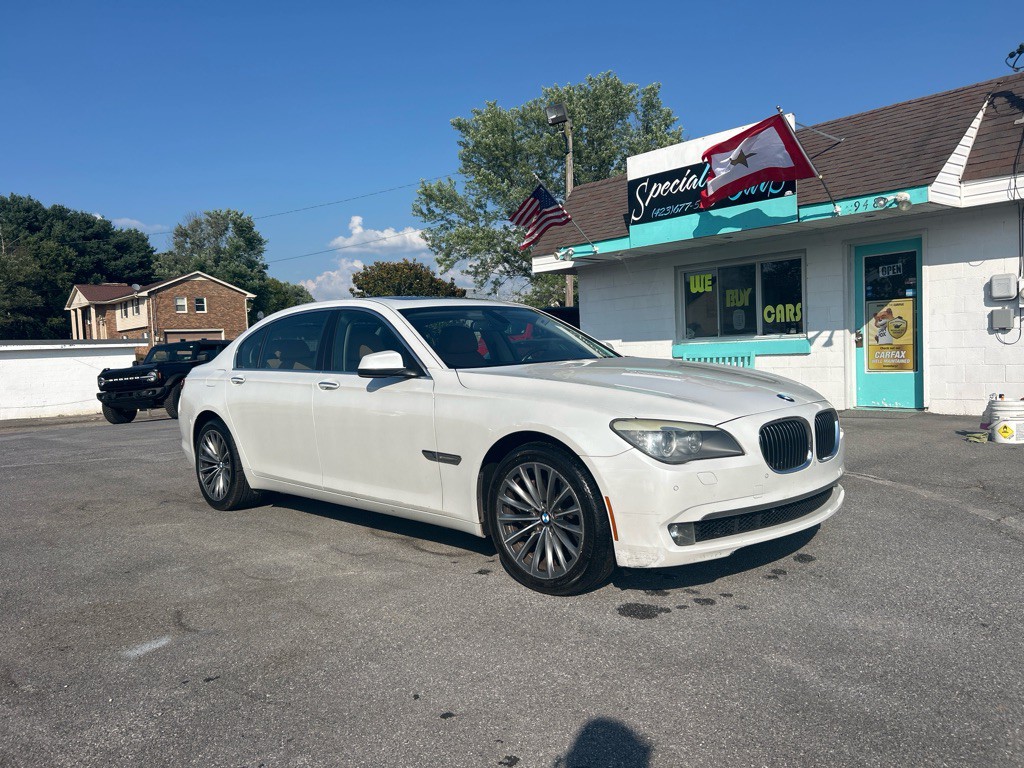 2011 BMW 7 Series Image 1