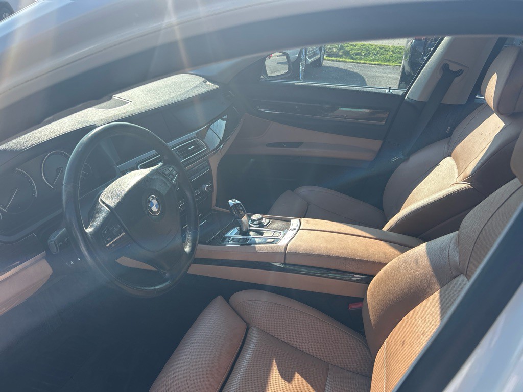 2011 BMW 7 Series Image 4