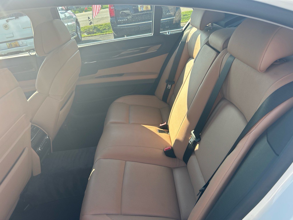 2011 BMW 7 Series Image 6
