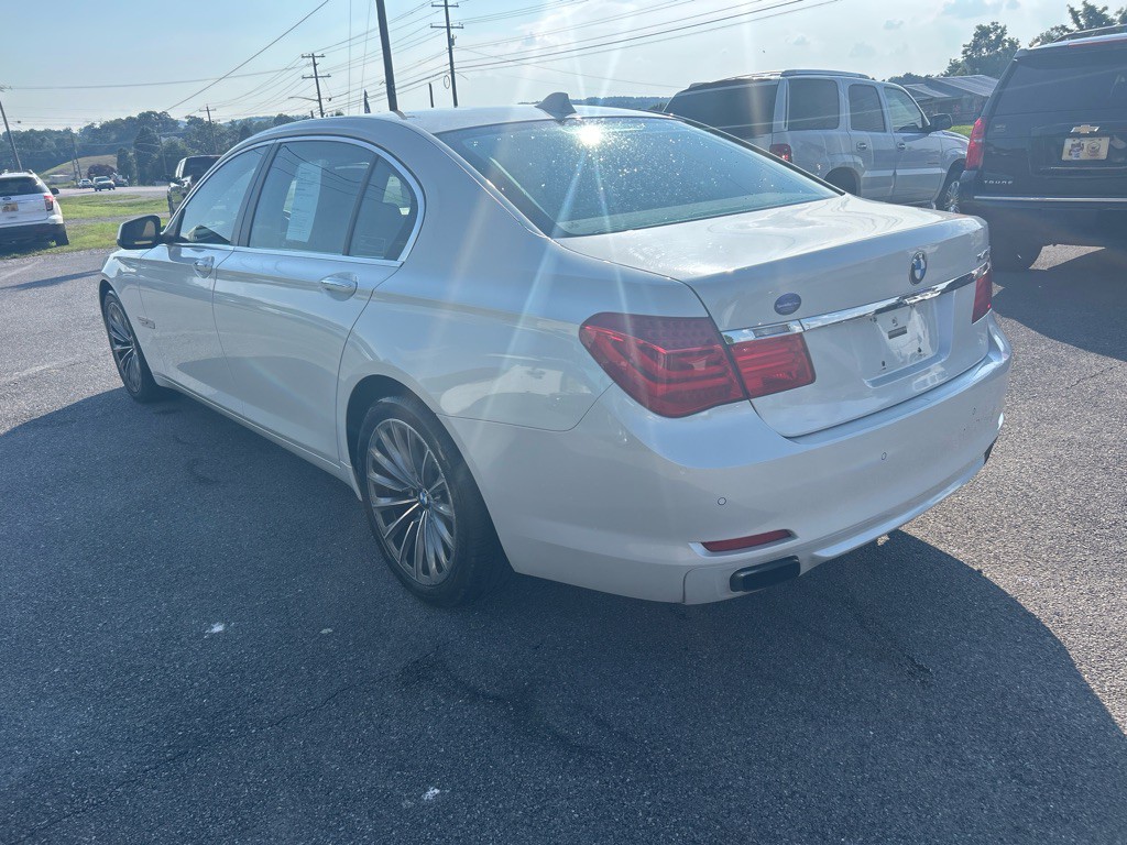 2011 BMW 7 Series Image 8