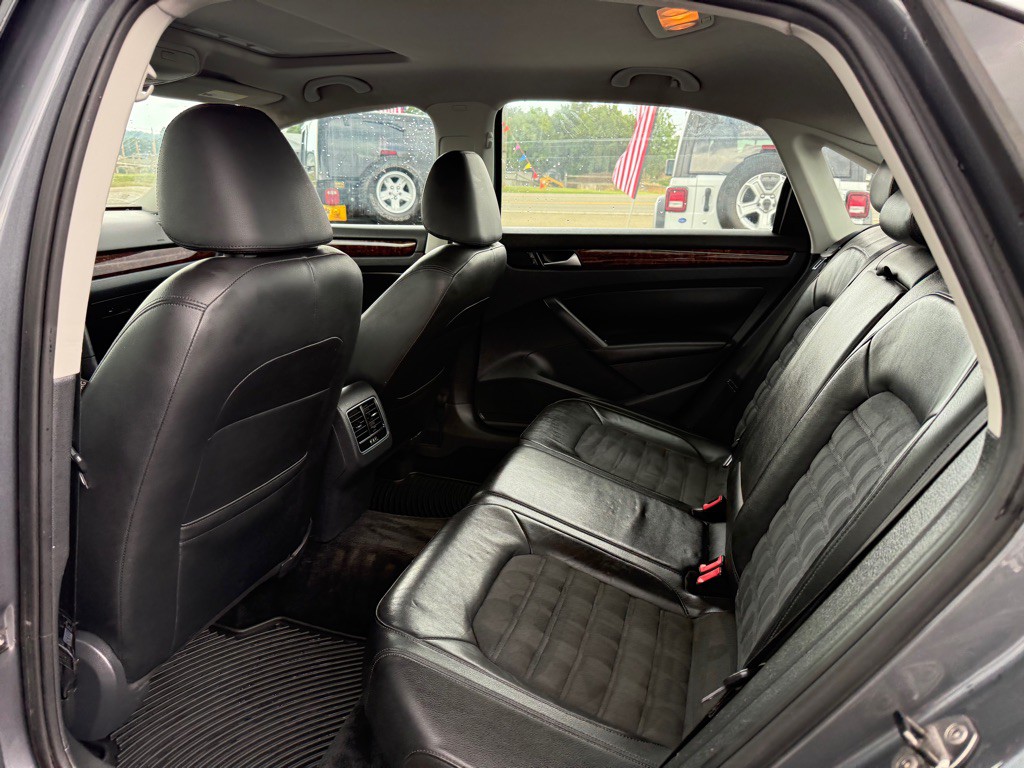 2013 Volkswagen Passat Image 8