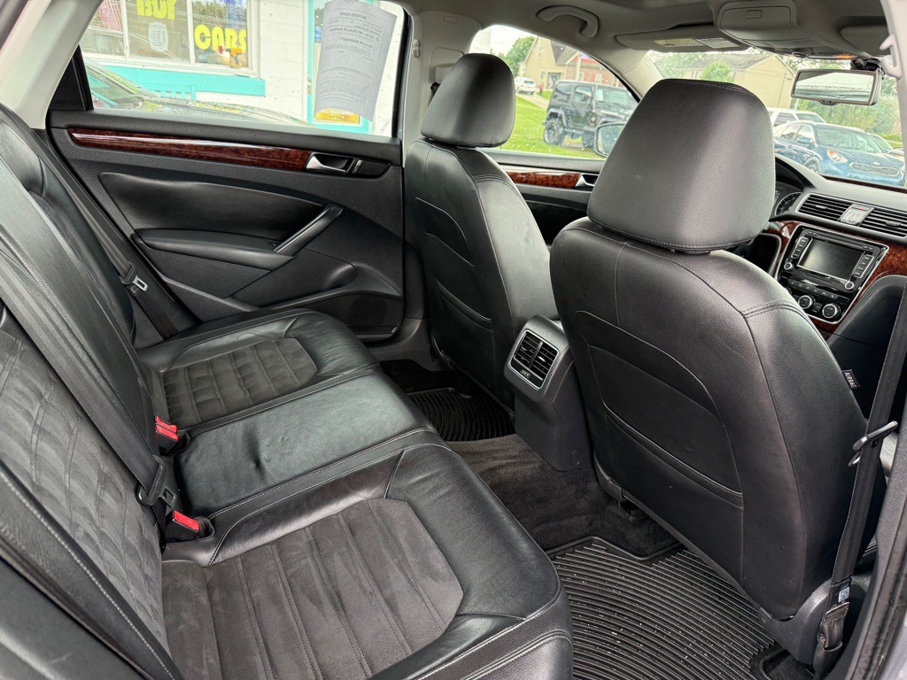 2013 Volkswagen Passat Image 10