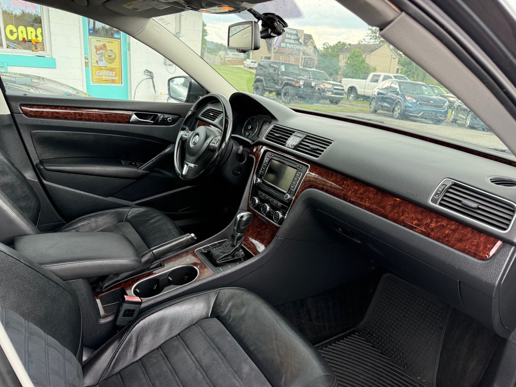 2013 Volkswagen Passat Image 11