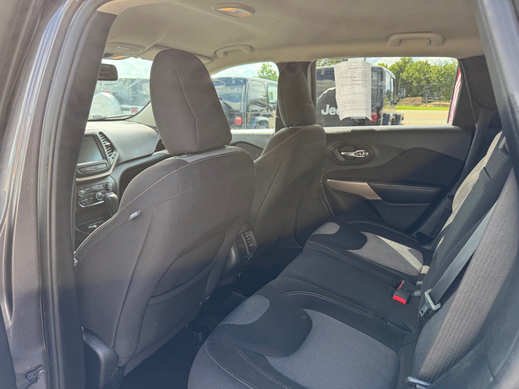 2018 Jeep Cherokee Image 9