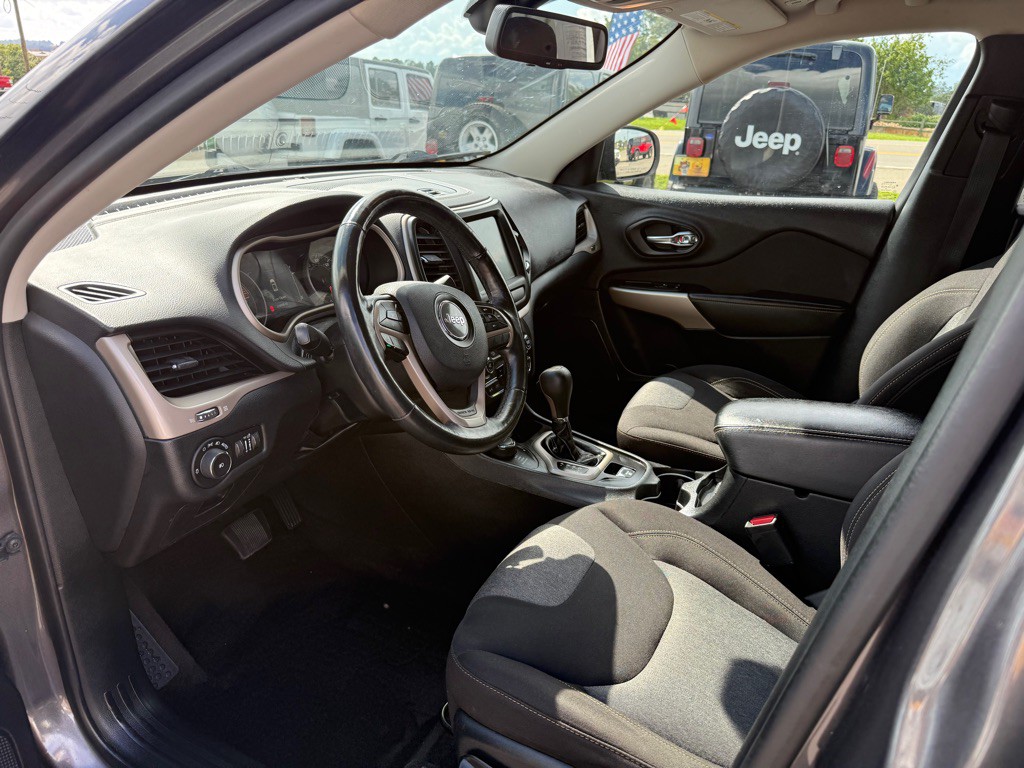2018 Jeep Cherokee Image 17