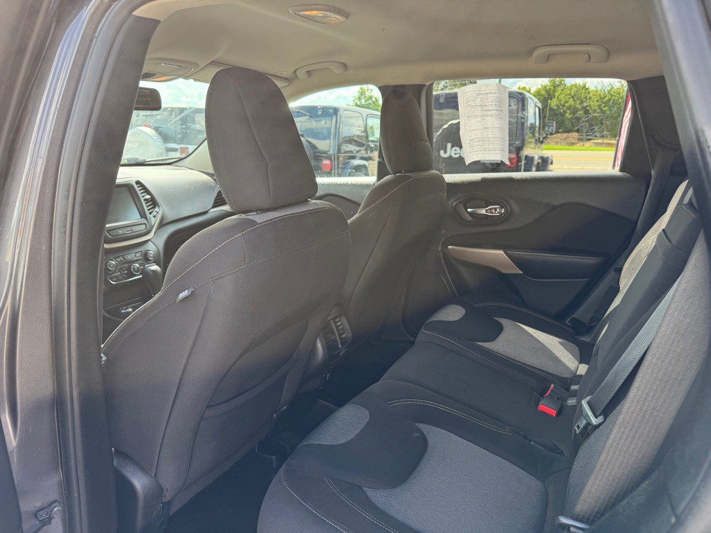 2018 Jeep Cherokee Image 18