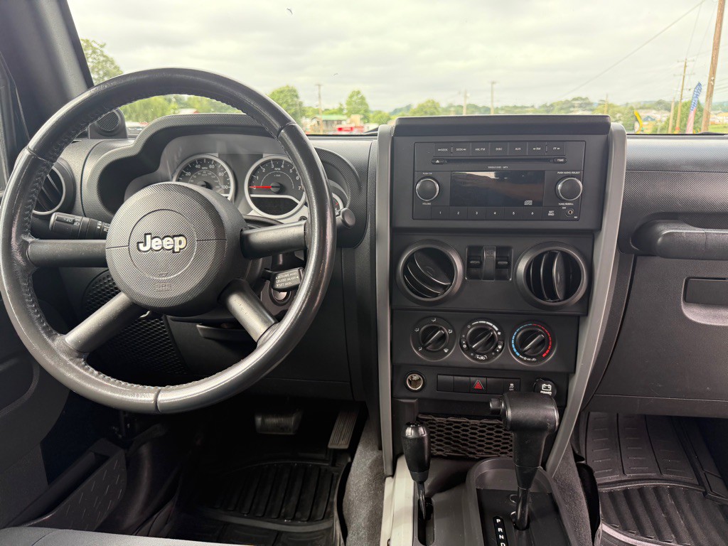 2010 Jeep Wrangler Image 11