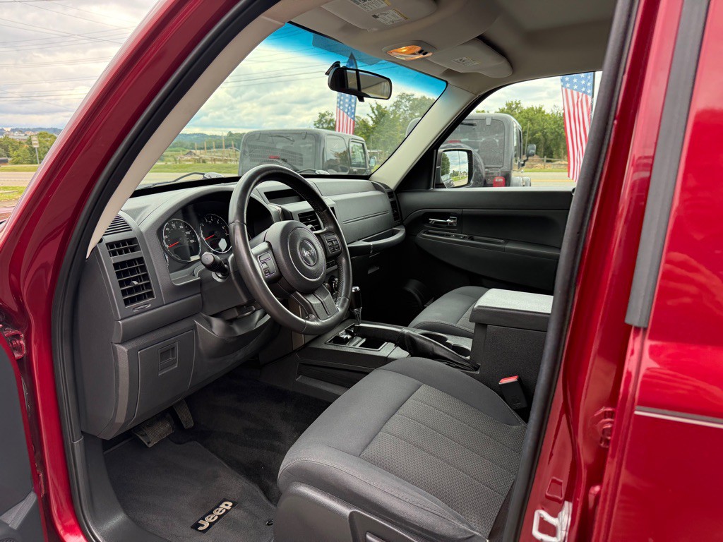 2012 Jeep Liberty Image 8