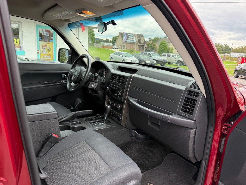 2012 Jeep Liberty Image 13