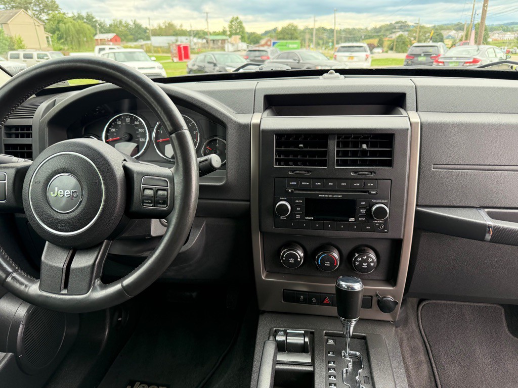 2012 Jeep Liberty Image 14