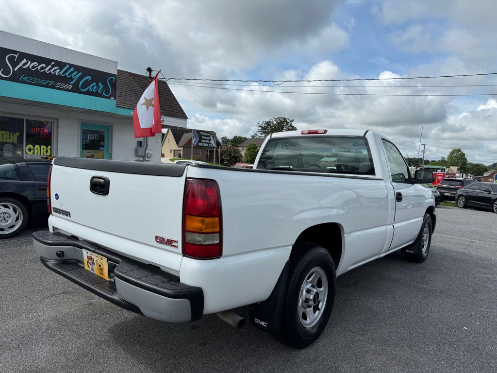 2003 GMC Sierra Image 2