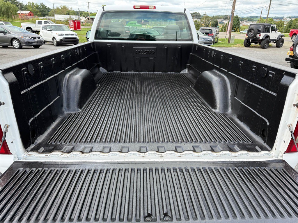 2003 GMC Sierra Image 8