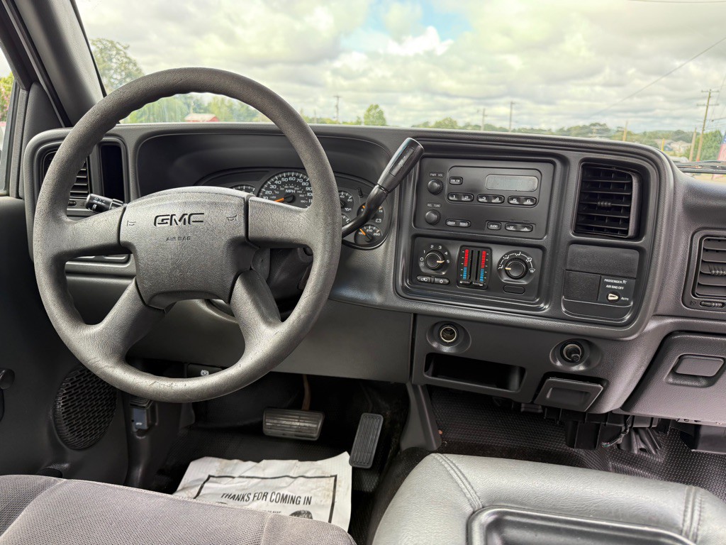 2003 GMC Sierra Image 10