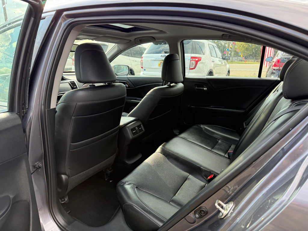 2017 Honda Accord Image 8