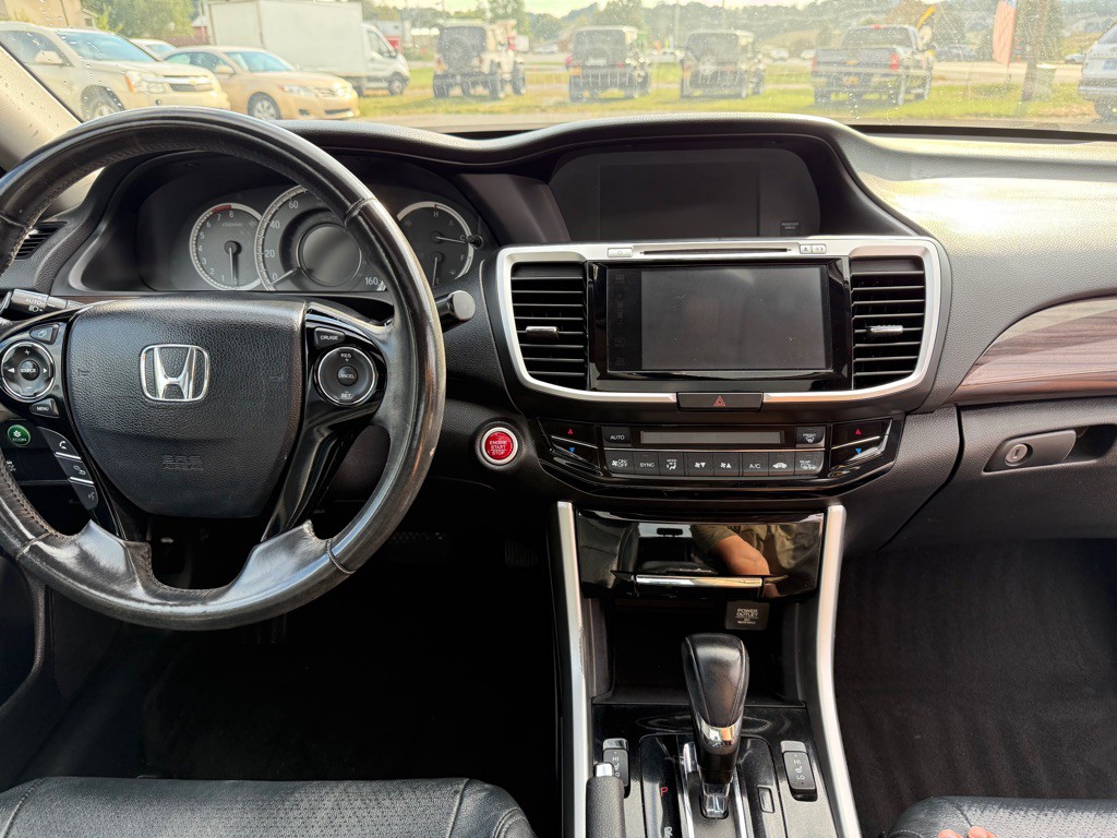 2017 Honda Accord Image 12