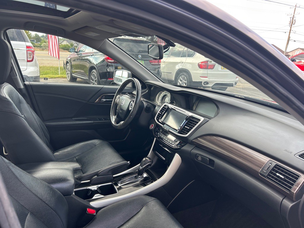 2017 Honda Accord Image 18