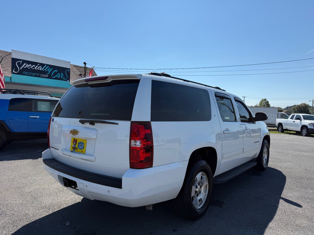 2013 Chevrolet Suburban Image 2