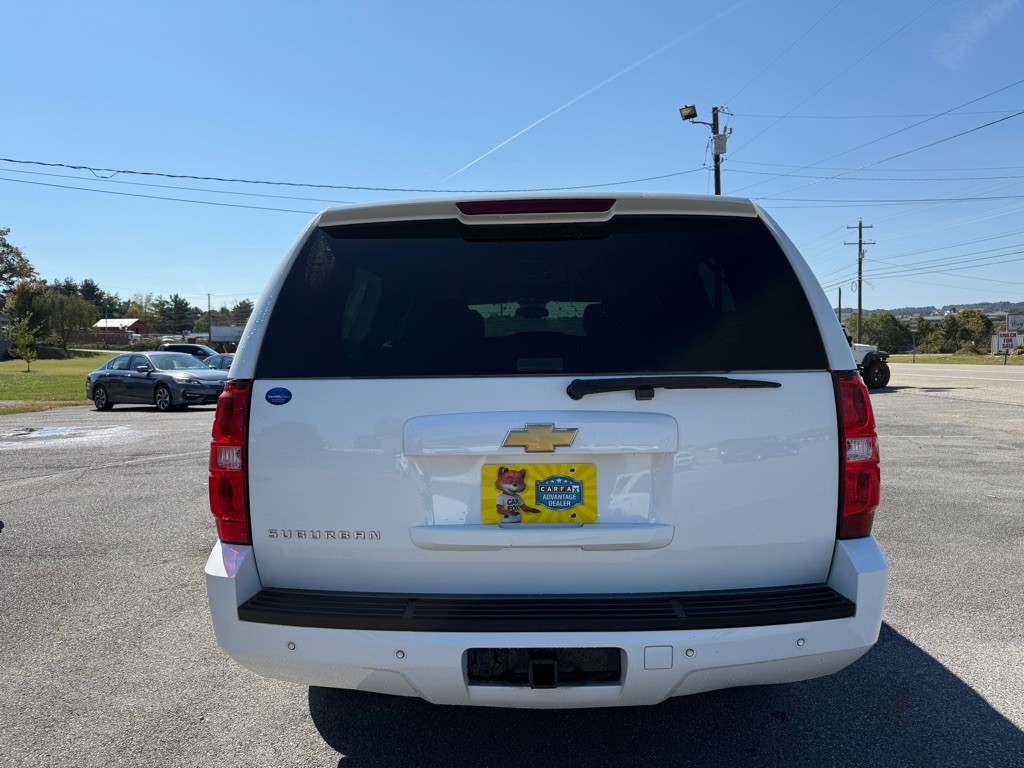 2013 Chevrolet Suburban Image 3