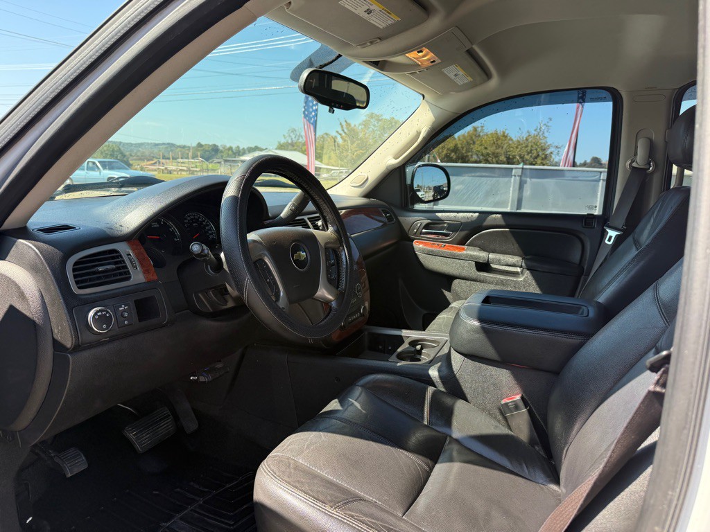 2013 Chevrolet Suburban Image 8