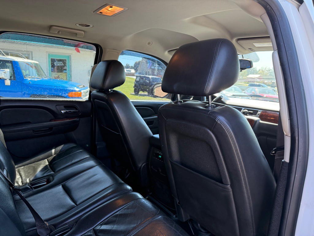 2013 Chevrolet Suburban Image 12