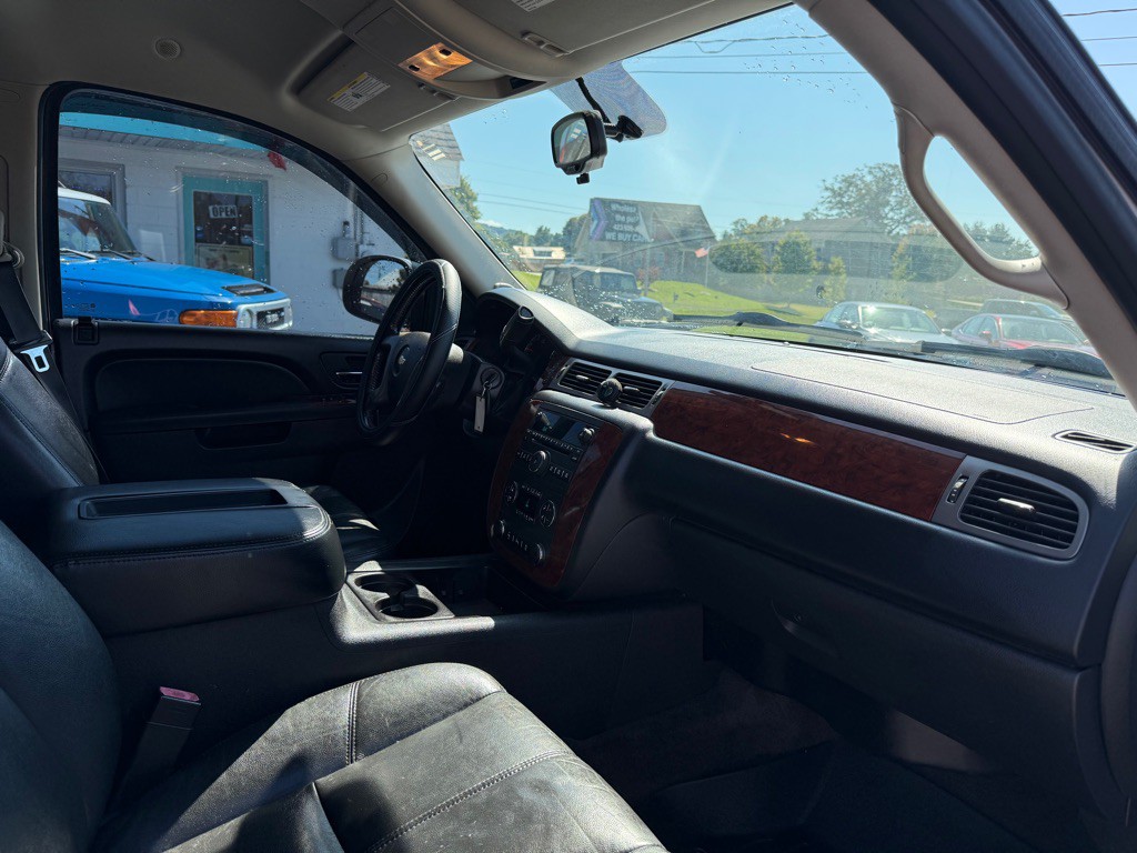 2013 Chevrolet Suburban Image 14