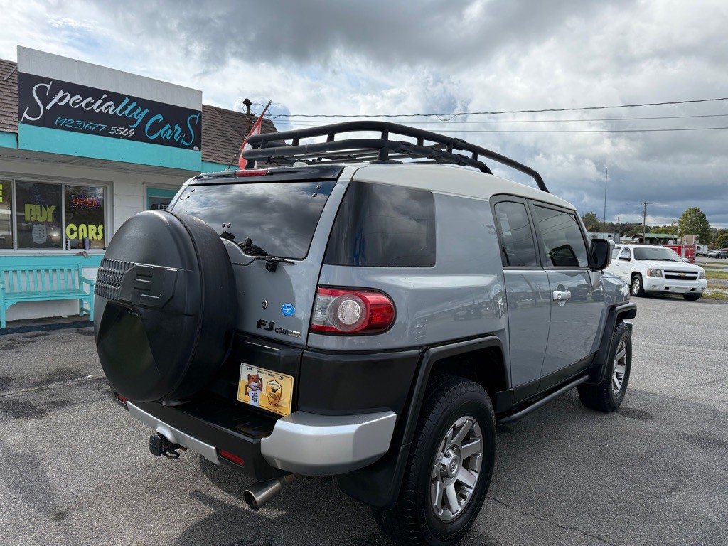 2014 Toyota FJ Cruiser Image 2