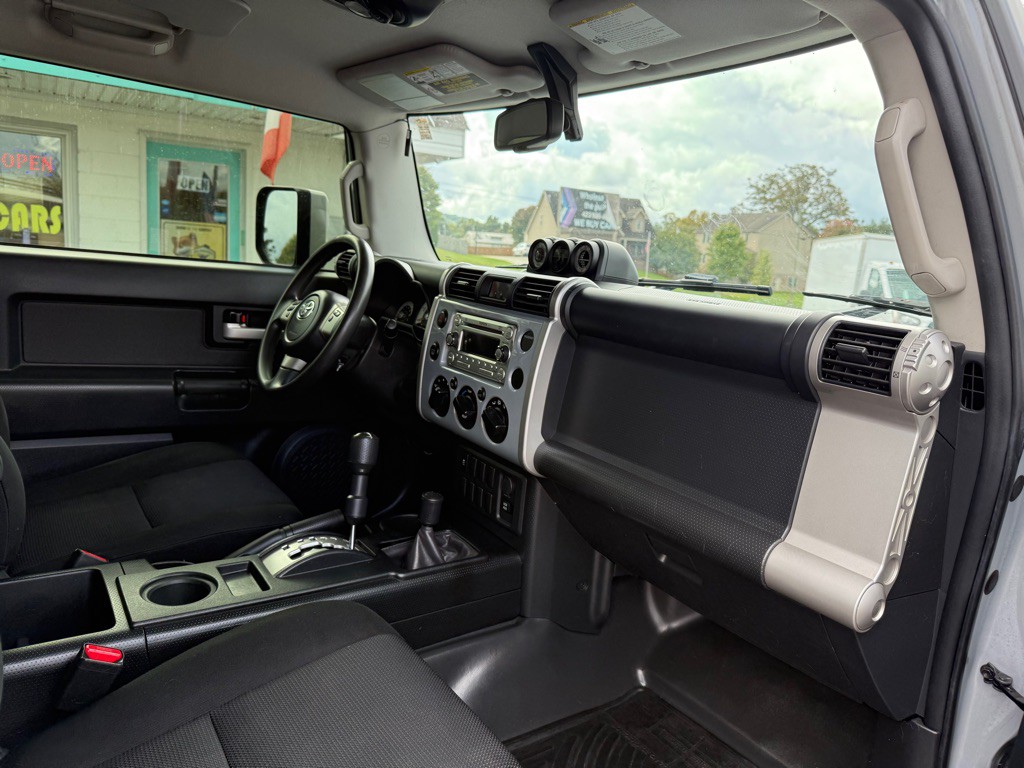 2014 Toyota FJ Cruiser Image 11