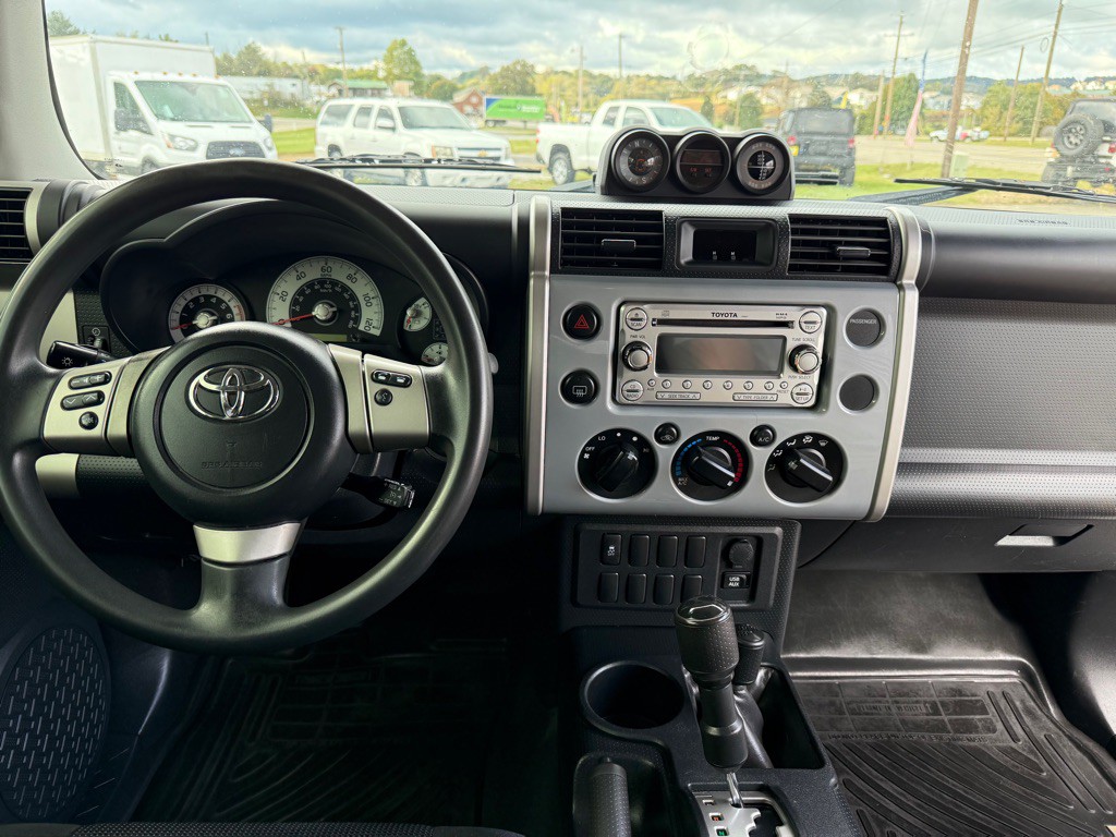 2014 Toyota FJ Cruiser Image 13