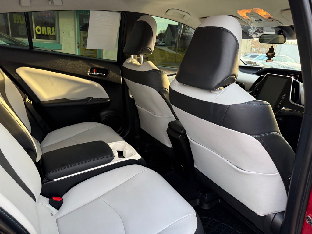 2018 Toyota Prius Image 11