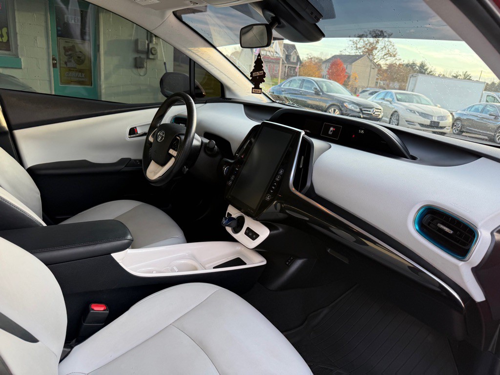 2018 Toyota Prius Image 12