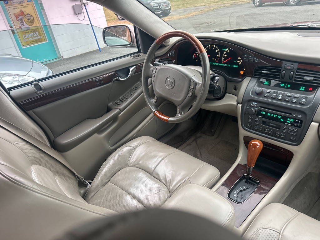 2002 Cadillac DeVille Image 5